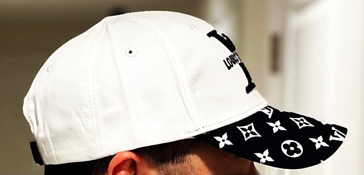 BLACK AND WHITE UNISEX ADJUSTABLE BASEBALL CAP
