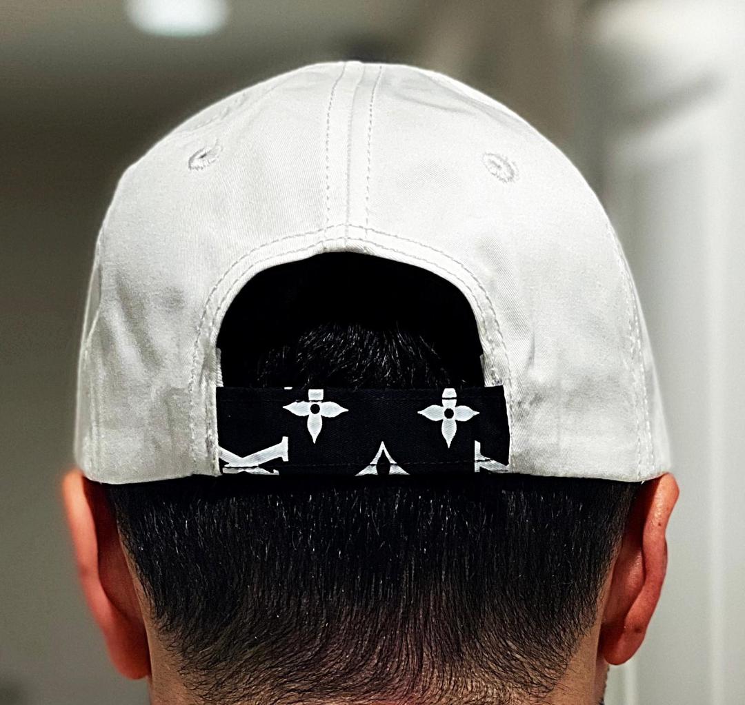 BLACK AND WHITE UNISEX ADJUSTABLE BASEBALL CAP
