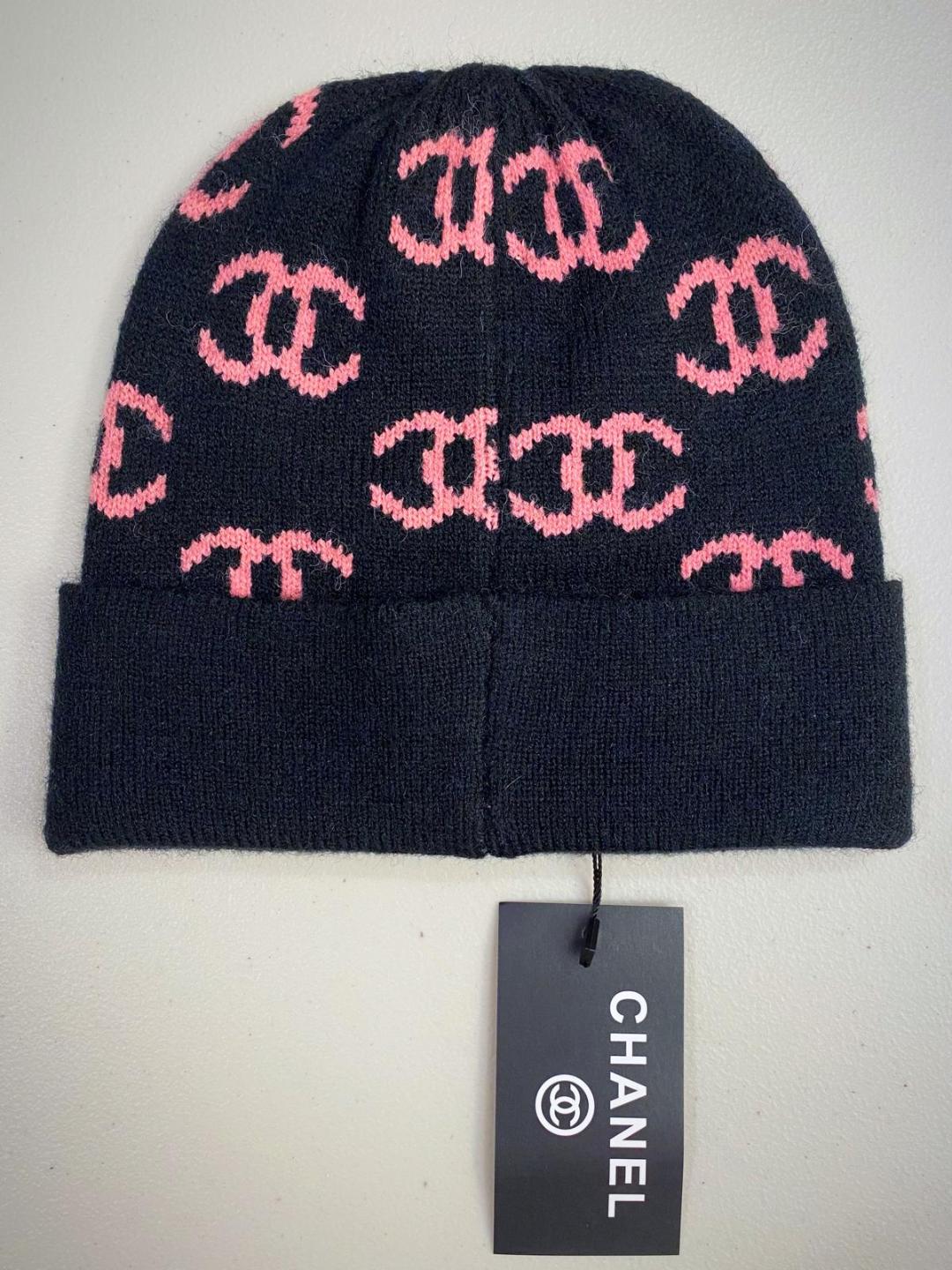 BLACK AND PINK WOMEN'S BEANIE