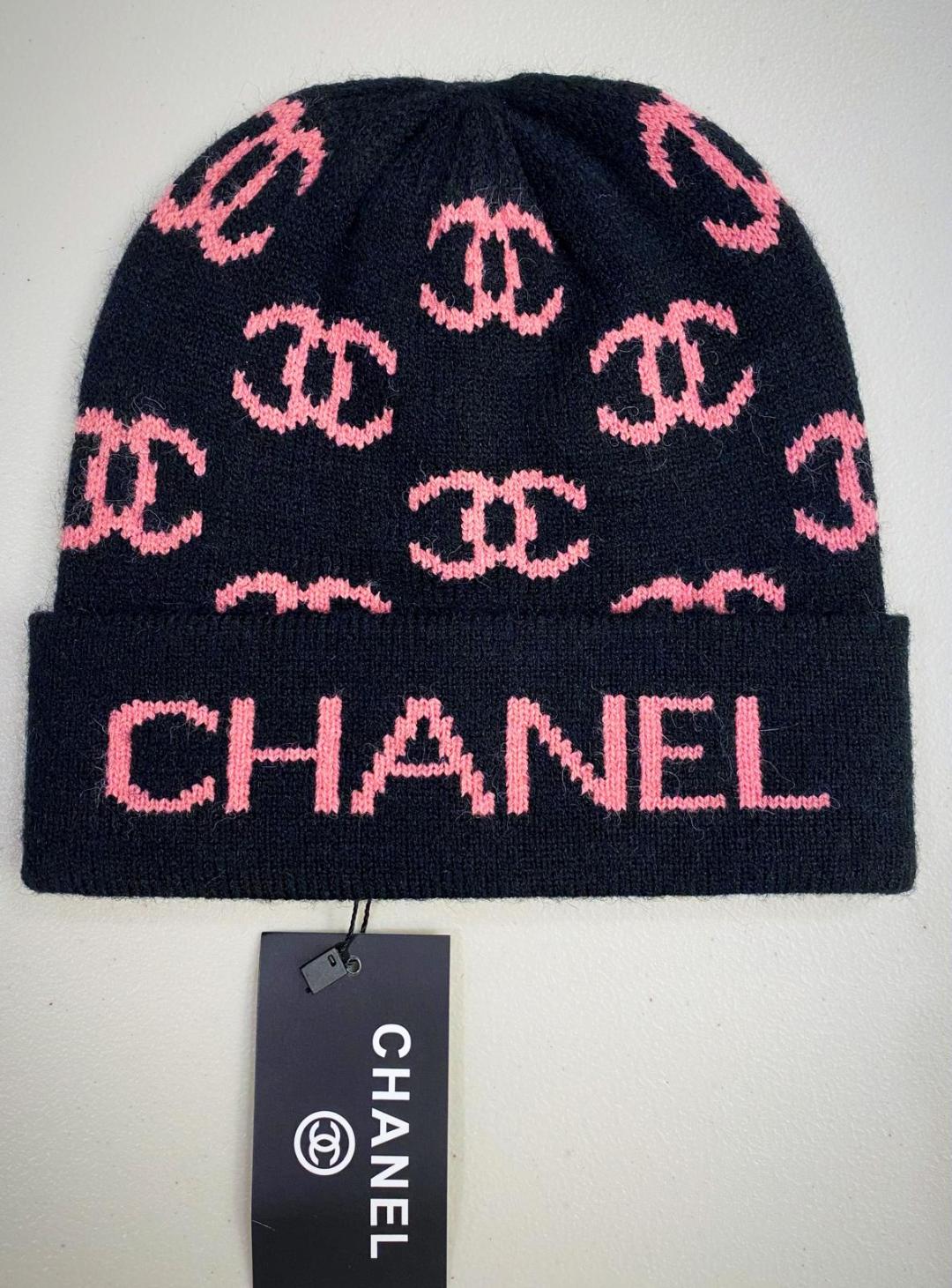 BLACK AND PINK WOMEN'S BEANIE